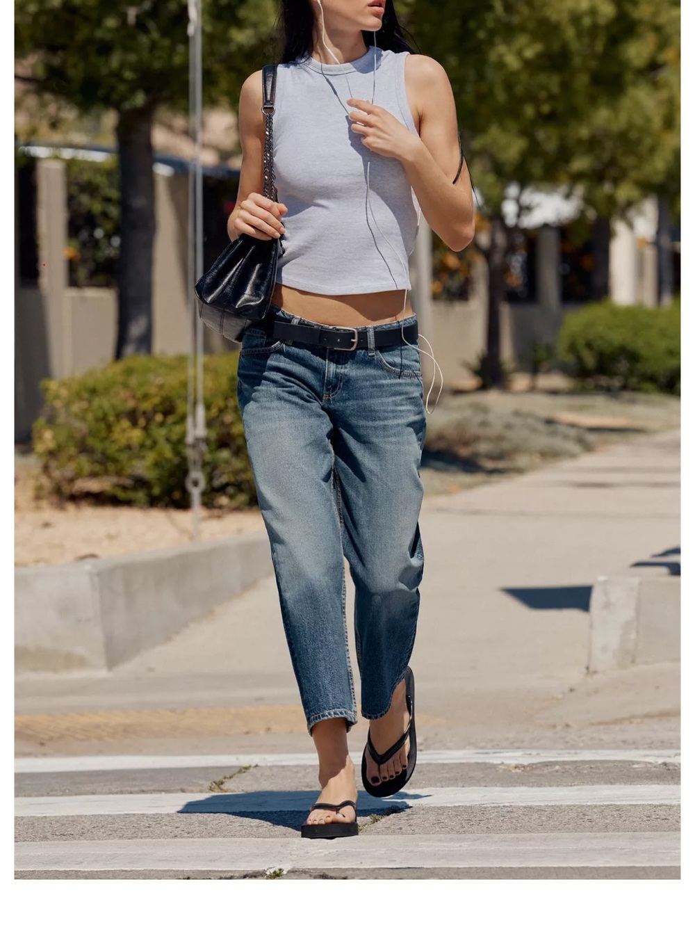 Zara TRE LOW RISE CROPPED WIDE
LEG JEANS